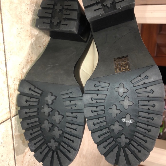 Tory Burch Miller 95mm Shearling Lug Sole Bootie Boots SPAIN Brie Leather Sz 9.5 - Picture 4 of 6